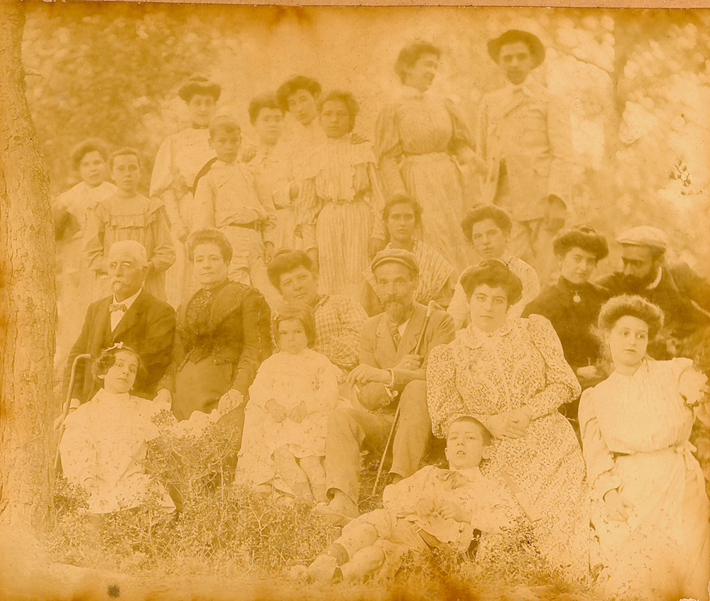 La família Millás Sagrera a la Font del Bolot l'any 1905. Col·lecció particular