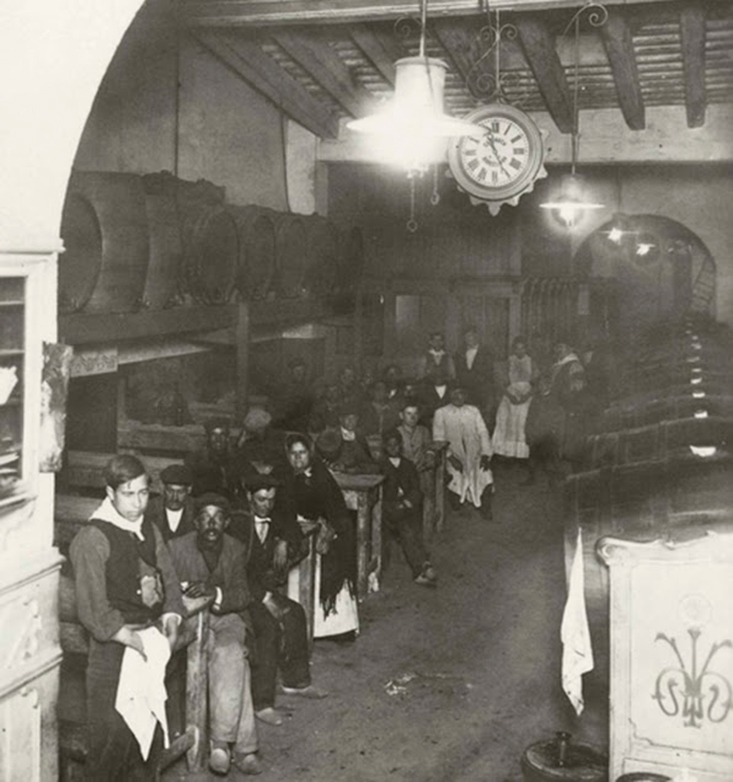 Interior de la taverna La Mina (1913), p. 32